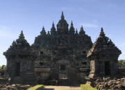 Menyingkap Bayang Mitologi: Visual Spiritualitas dan Cinta Abadi di Candi Plaosan