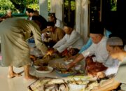 Tradisi Jawa ‘Metokke’ Usai Salat Idul Adha sebagai Wujud Syukur dan Momen Kebersamaan Warga