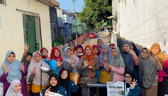 Dari Barang Bekas untuk Tembalang: Aksi Nyata Mahasiswa KKNT Tim-73 Undip Bersama Warga Ciptakan Solusi Hijau Pencegah Banjir
